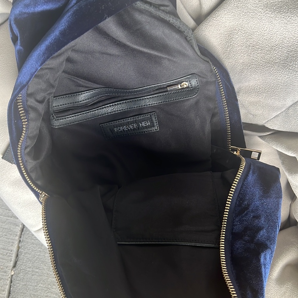 Velvet Backpack - Picture 3 of 4
